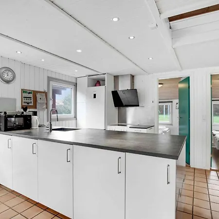 Einladendes Poolhaus Mit Meerblick - Einladendes Poolhaus Mit Meerblick *