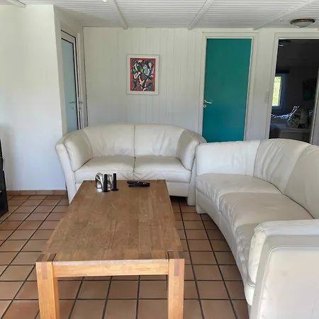 Einladendes Poolhaus Mit Meerblick - Einladendes Poolhaus Mit Meerblick *