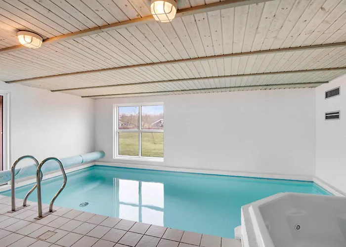 Einladendes Poolhaus Mit Meerblick - Einladendes Poolhaus Mit Meerblick Vakantiehuis