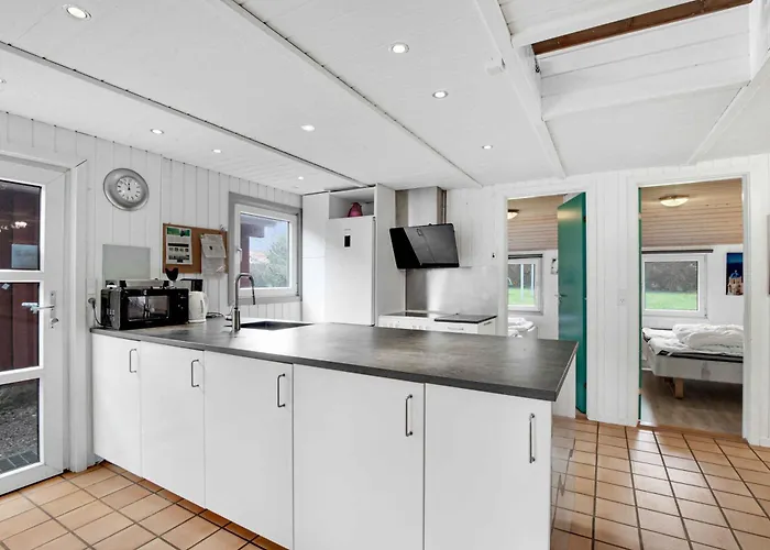 Einladendes Poolhaus Mit Meerblick - Einladendes Poolhaus Mit Meerblick Vakantiehuis