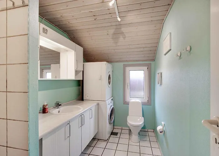 Einladendes Poolhaus Mit Meerblick - Einladendes Poolhaus Mit Meerblick *